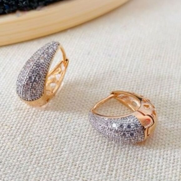 #31 NEW 18K Gold Plated Hoop Earrings - Picture 4 of 8